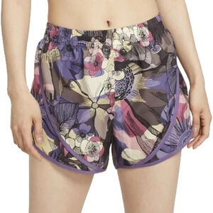 Nike Women's Femme Tempo Shorts size xs